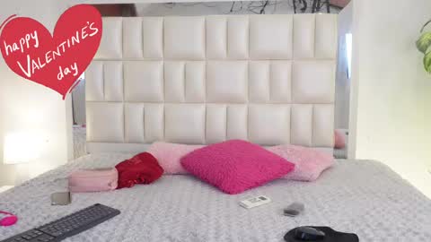 Snapshot of aradia_01 chatting on 02-14-25, 05:30 online show from 02-14-25, 05:30