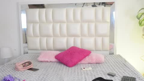 Snapshot of aradia_01 chatting on 02-16-25, 05:26 online show from 02-16-25, 05:26