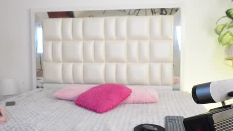 Snapshot of aradia_01 chatting on 02-21-25, 05:13 online show from 02-21-25, 05:13