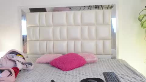 Snapshot of aradia_01 chatting on 02-23-25, 04:50 online show from 02-23-25, 04:50