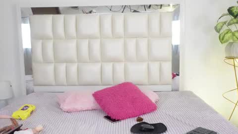 Snapshot of aradia_01 chatting on 03-05-25, 04:45 online show from 03-05-25, 04:45