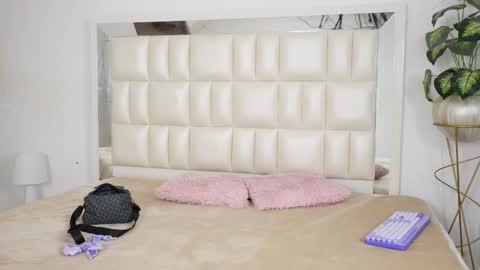 Snapshot of aradia_01 chatting on 09-16-25, 05:30 online show from 09-16-25, 05:30