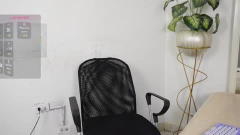 Snapshot of aradia_01 chatting on 09-20-25, 05:08 online show from 09-20-25, 05:08