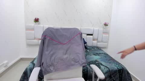 Snapshot of aradia_kiss chatting on 10-12-25, 07:57 aradia_kiss online show from 10-12-25, 07:57