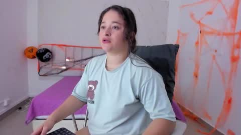 Snapshot of aradia_kiss chatting on 10-20-25, 07:47 aradia_kiss online show from 10-20-25, 07:47