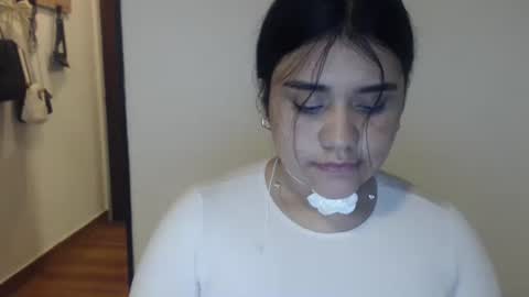 Snapshot of aralynmielle chatting on 10-19-25, 08:15 Aralyn  online show from 10-19-25, 08:15