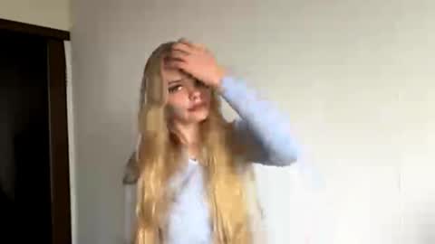 Snapshot of argeliaboivin chatting on 10-31-25, 11:22 Amelia online show from 10-31-25, 11:22