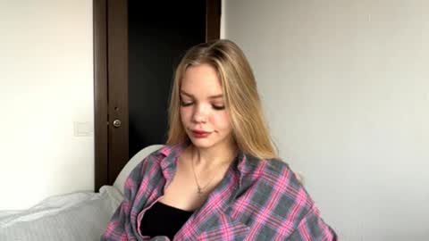 Amelia online show from 11-17-25, 05:24