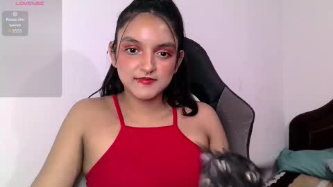 Snapshot of ari_20_ chatting on 10-21-25, 12:33 Bella online show from 10-21-25, 12:33