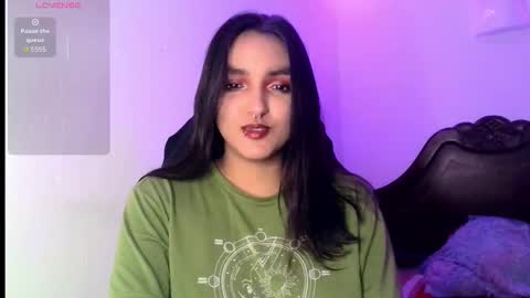 Snapshot of ari_20_ chatting on 11-05-25, 12:21 Bella online show from 11-05-25, 12:21