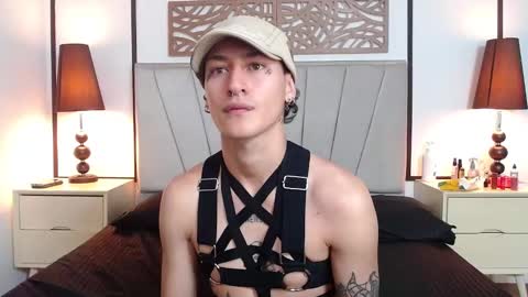 aria y orien  online show from 03-11-25, 11:01