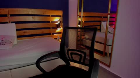 Snapshot of aria_copper chatting on 12-19-24, 07:40 Aria online show from 12-19-24, 07:40