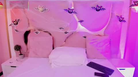 Aria Jones online show from 10-22-25, 01:11