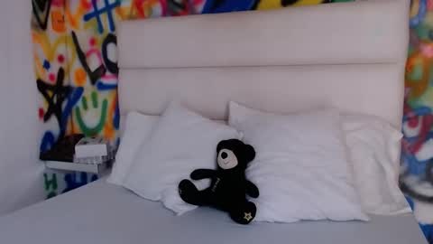 Snapshot of aria_martiin chatting on 12-04-24, 11:30 aria online show from 12-04-24, 11:30