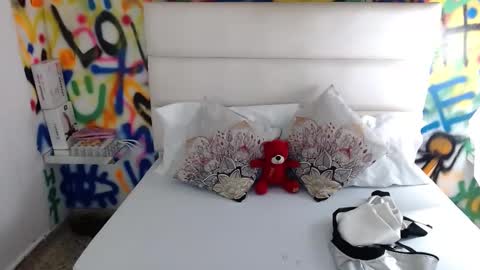 Snapshot of aria_martiin chatting on 02-01-25, 11:32 aria online show from 02-01-25, 11:32