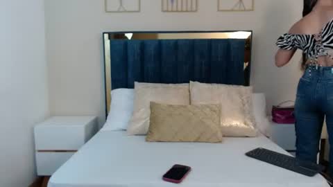 Snapshot of aria_martiin chatting on 07-10-26, 11:35 aria online show from 07-10-26, 11:35
