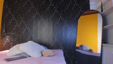 Snapshot of aria_millers_ chatting on 11-04-25, 11:20 Aria Millers online show from 11-04-25, 11:20