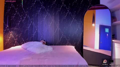 Snapshot of aria_millers_ chatting on 11-21-25, 10:25 Aria Millers online show from 11-21-25, 10:25