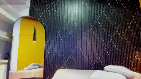 Snapshot of aria_millers_ chatting on 11-26-25, 10:49 Aria Millers online show from 11-26-25, 10:49