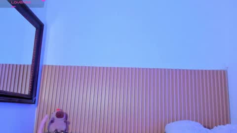 Snapshot of aria_millers_ chatting on 12-16-25, 04:01 Aria Millers online show from 12-16-25, 04:01