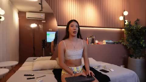 Snapshot of ariaa_isabell chatting on 09-22-25, 06:43 Ariaa online show from 09-22-25, 06:43