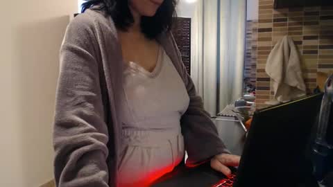 Snapshot of ariadna89 chatting on 12-15-25, 01:04 Adriana online show from 12-15-25, 01:04