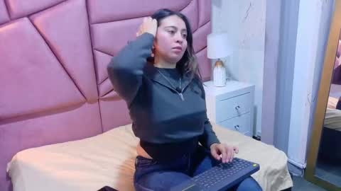 Snapshot of ariadna_14 chatting on 02-16-26, 06:37 Ariadna online show from 02-16-26, 06:37