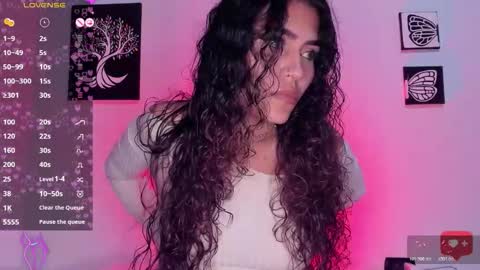 Snapshot of ariadna_tr chatting on 11-26-25, 10:22 Ari online show from 11-26-25, 10:22