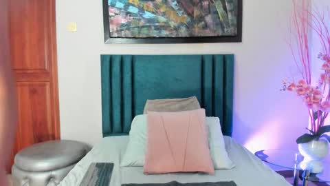 AriadnaHolt online show from 11-09-25, 02:15