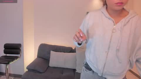 Snapshot of arialanne chatting on 09-25-25, 11:36 arialanne online show from 09-25-25, 11:36