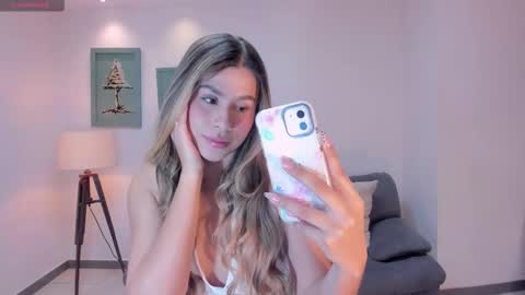 Snapshot of arialanne chatting on 09-29-25, 11:59 arialanne online show from 09-29-25, 11:59