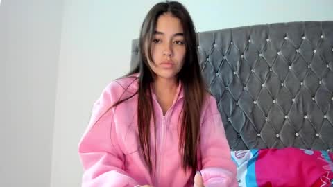 Snapshot of ariamontgomeryyy chatting on 01-20-25, 09:35 Aria Montgomery online show from 01-20-25, 09:35