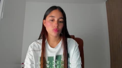 Snapshot of ariamontgomeryyy chatting on 10-27-25, 03:32 Aria Montgomery online show from 10-27-25, 03:32