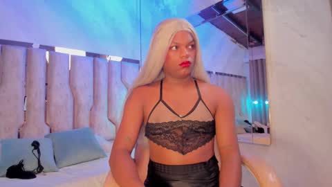 ariana_grande233 online show from 02-25-26, 11:31