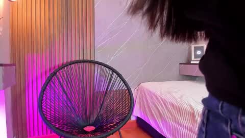 Ariana online show from 02-25-25, 12:34