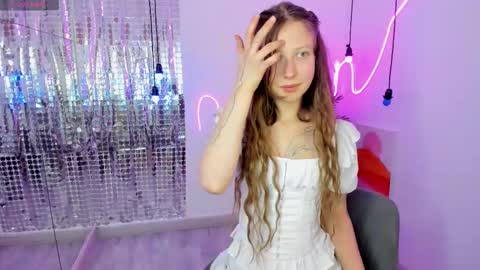 Ariana online show from 12-16-25, 02:33