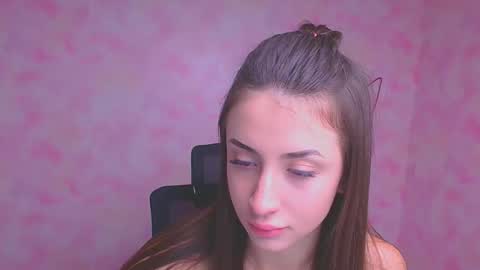 Snapshot of ariana_muur chatting on 09-18-25, 05:20 Ariana online show from 09-18-25, 05:20