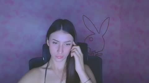 Snapshot of ariana_muur chatting on 09-25-25, 05:33 Ariana online show from 09-25-25, 05:33