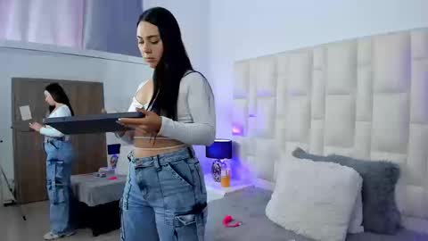  ariana  online show from 09-25-25, 08:34