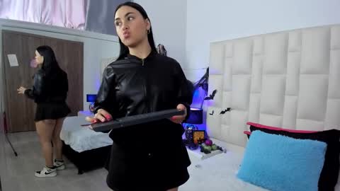  ariana  online show from 10-15-25, 04:29