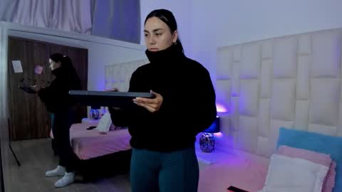  ariana  online show from 11-27-25, 05:59