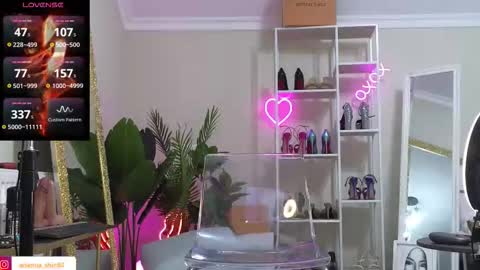 Ariana online show from 12-17-25, 09:04