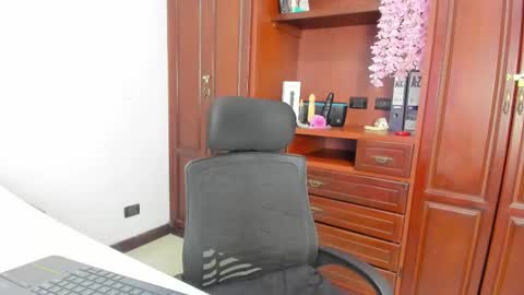 Andrea online show from 09-27-25, 08:19