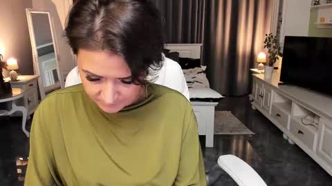 Ana online show from 11-19-25, 03:56