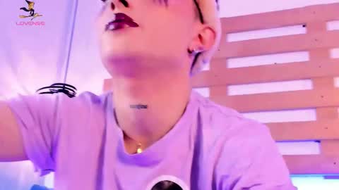 Ari  online show from 10-31-25, 01:34