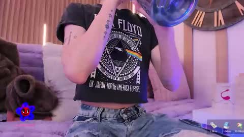 Ari  online show from 11-15-25, 01:07