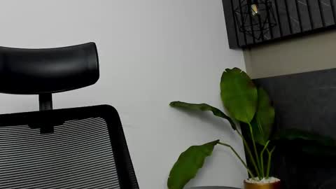 Snapshot of ariasaadeh chatting on 09-11-25, 12:05 ariasaadeh online show from 09-11-25, 12:05