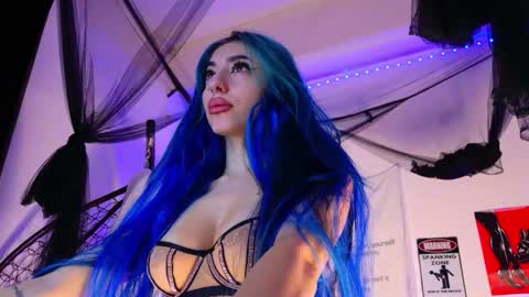 Snapshot of ariavossx chatting on 11-30-25, 10:03 Aria online show from 11-30-25, 10:03