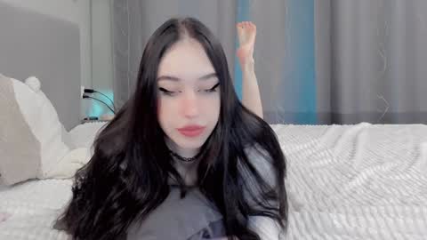 Snapshot of ariel_rouse chatting on 12-17-24, 09:16 Ariel online show from 12-17-24, 09:16