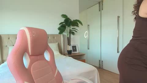 Snapshot of ariella_sol chatting on 02-15-26, 07:21 Ariella GTM3 Tue Wed Thu Fri Sat 0400 am-1030pm online show from 02-15-26, 07:21